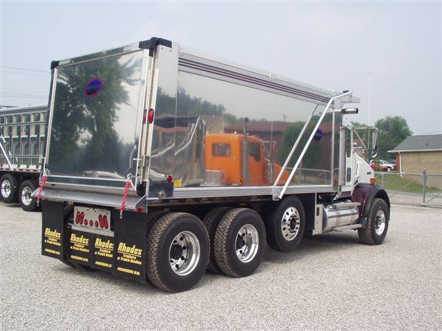 Scholar smooth side end dump body